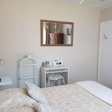 Chez Zabou Bed & Breakfast อองบวส ภายนอก รูปภาพ