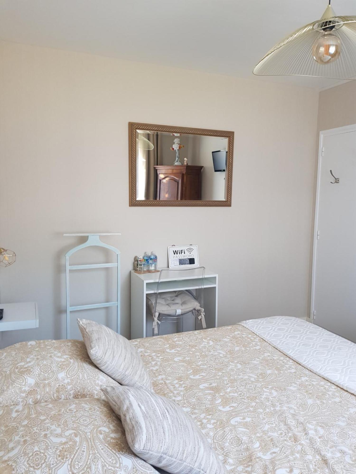 Chez Zabou Bed & Breakfast อองบวส ภายนอก รูปภาพ